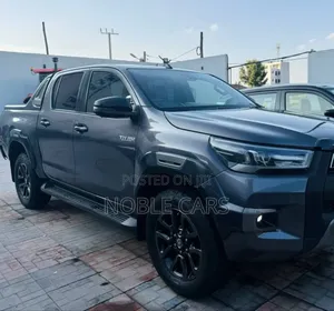 Toyota Hilux 2023 Gray