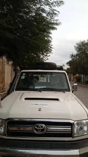 Toyota Land Cruiser 2017 Ivory