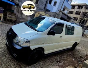 Toyota HiAce 2010