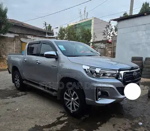 Toyota Hilux Revo Double Cab Deisel 2.4 AWD 2018 Silver