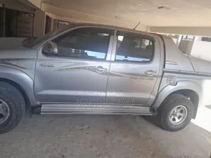 Toyota Hilux SR 4x4 2015 Blue