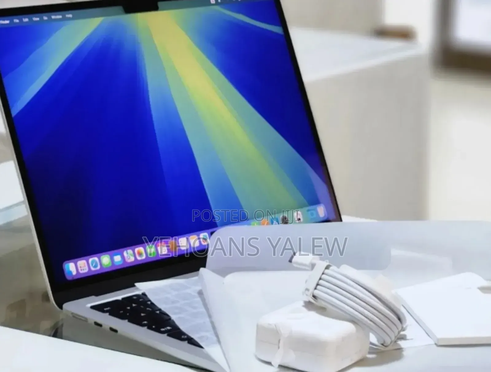 New Laptop Apple MacBook Air 2025 M4 15-inch 16GB Apple M4 SSD 256GB