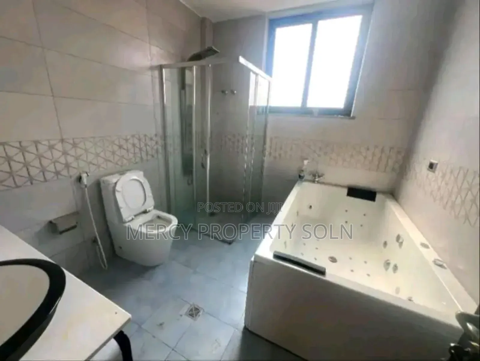 Furnished 9bdrm House in Bole for sale