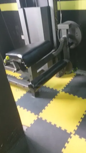 Leg Extantion Machine/ የእግር ማሽን