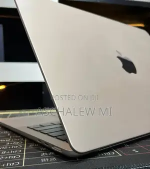 New Laptop Apple MacBook Air 2022 M2 16GB Apple M2 SSD 256GB