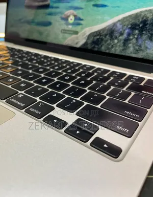 New Laptop Apple MacBook Air 2022 M2 16GB Apple M2 SSD 256GB