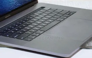 New Laptop Apple MacBook Pro 2017 16GB Intel Core I7 SSD 512GB