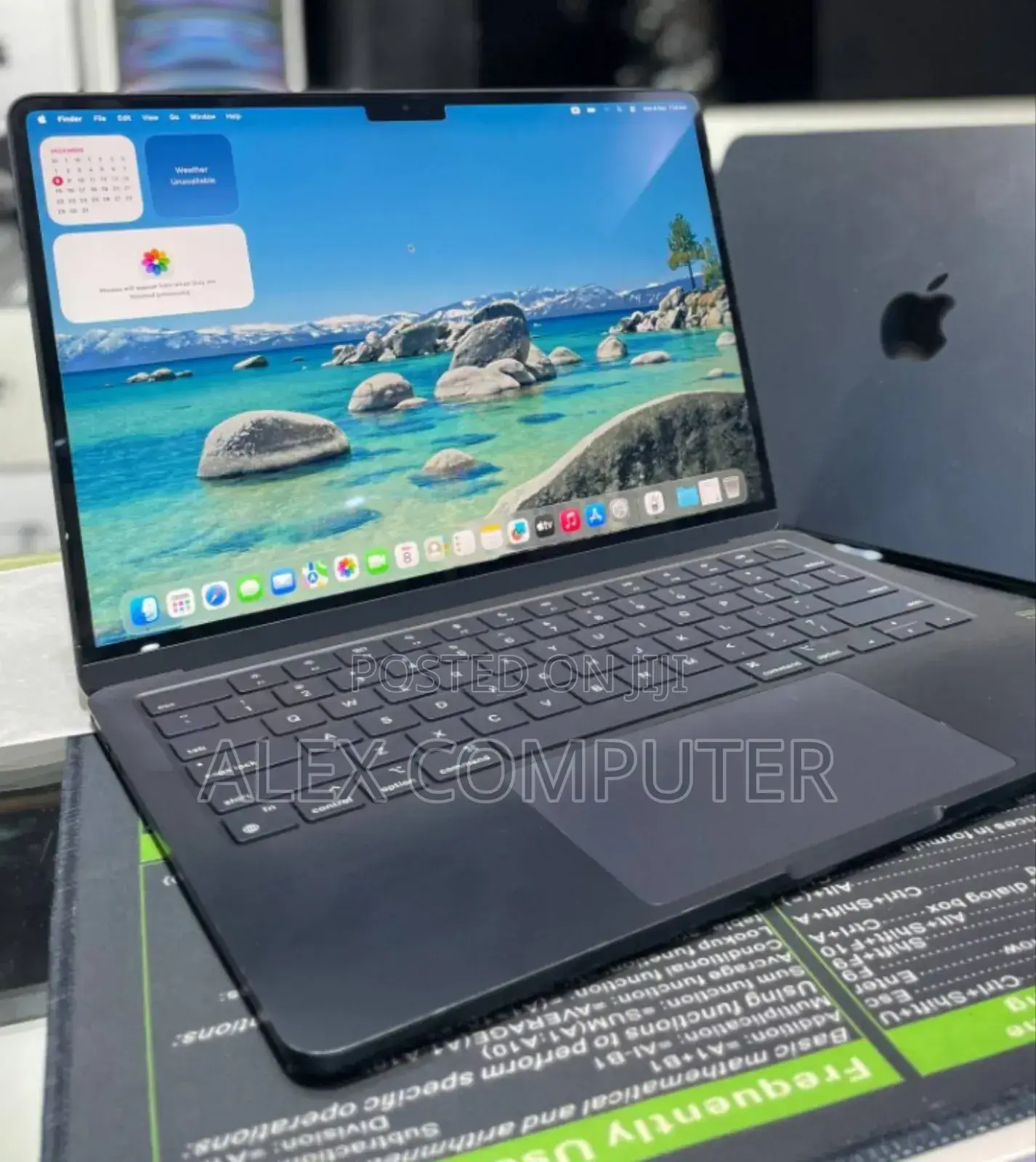 New Laptop Apple MacBook Air 2024 M3 13-Inch 8GB Apple M3 SSD 256GB