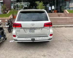 Toyota Land Cruiser 2018 Ivory