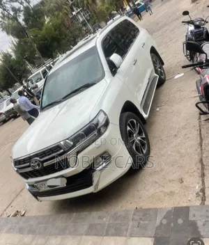 Toyota Land Cruiser 2018 Ivory
