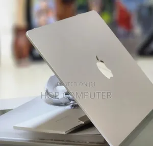 New Laptop Apple MacBook Air 2025 M4 13-Inch 16GB Apple M4 SSD 256GB