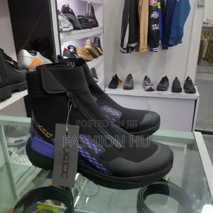 ውሀ የማያስገባ ጫማ