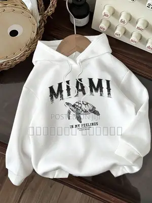 Urban Fit Hoodie – Soft Fabric With Clean Finish