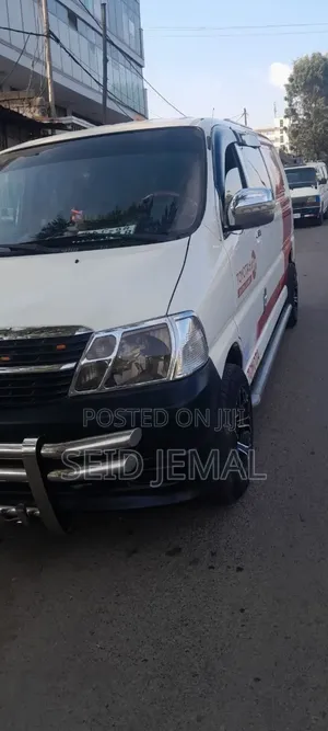 Toyota HiAce 2011 White
