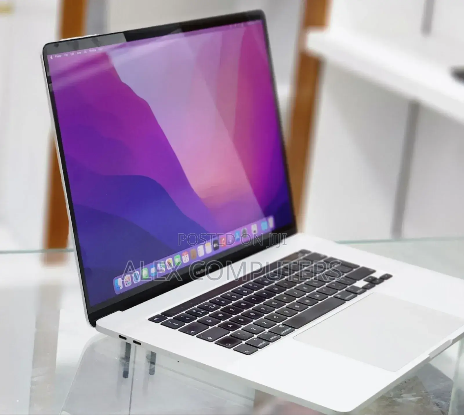 New Laptop Apple MacBook Pro 2019 16GB Intel Core I7 SSD 512GB
