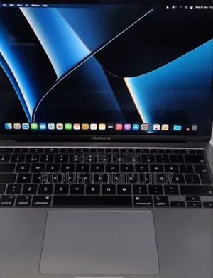New Laptop Apple MacBook 16GB Apple M1 SSD 256GB