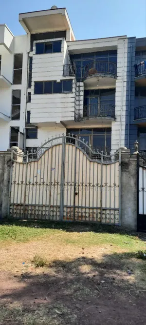 Furnished 6bdrm Townhouse/Terrace in አለም ባንክ ቱሉድምቱ, Akaky Kaliti