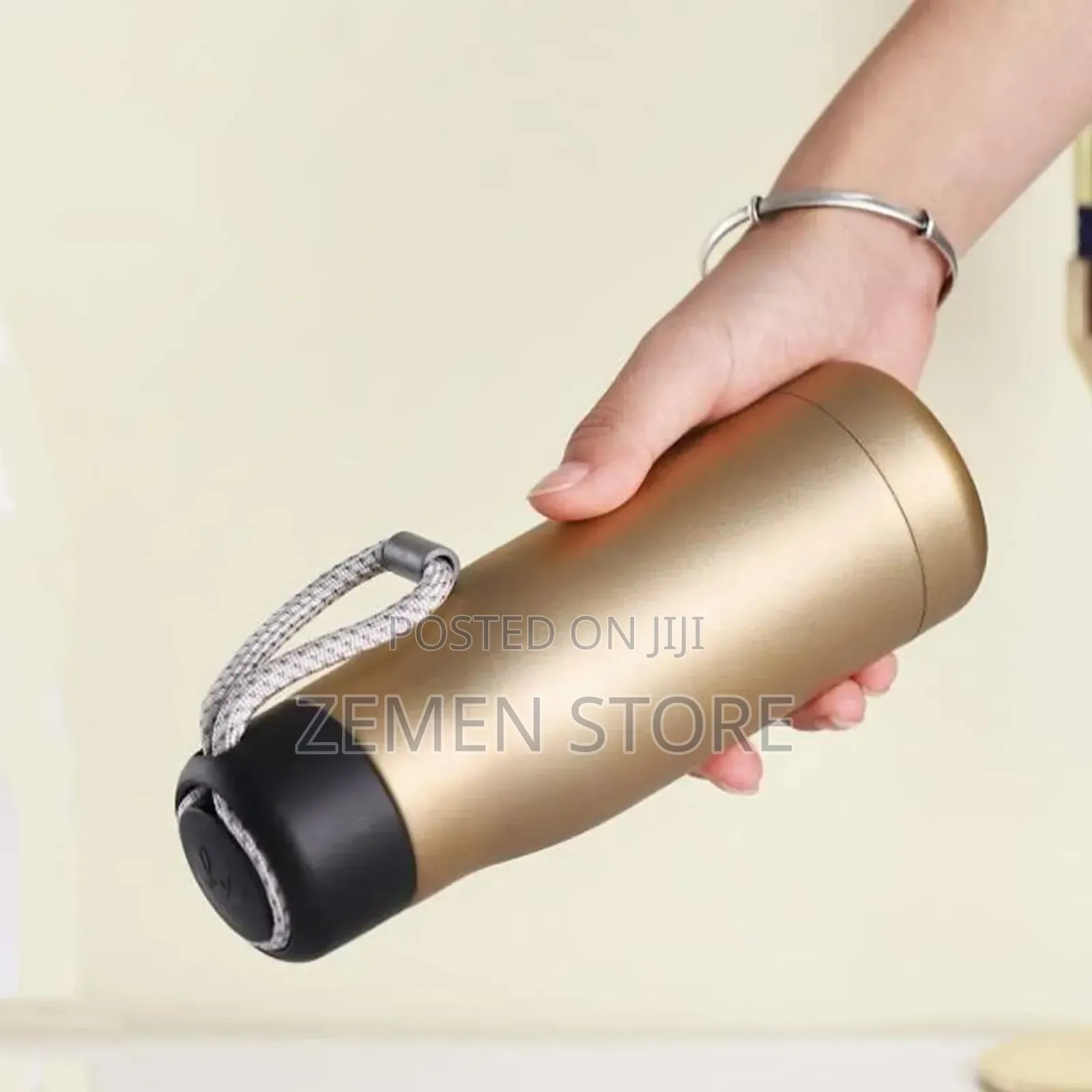 Stainless Steel Vacuum Water Bottle ሙቀትን እና ቅዝቃዜን ለረጅም ሰዓት የሚጠብቅ