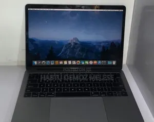 New Laptop Apple MacBook Pro 2017 8GB Intel Core I5 SSD 256GB