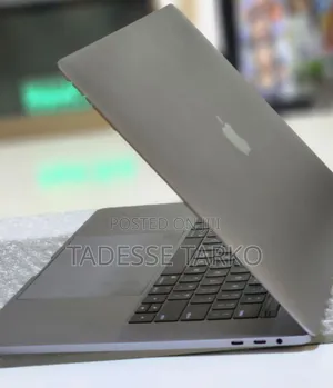 New Laptop Apple MacBook Pro 2017 16GB Intel Core I7 SSD 512GB