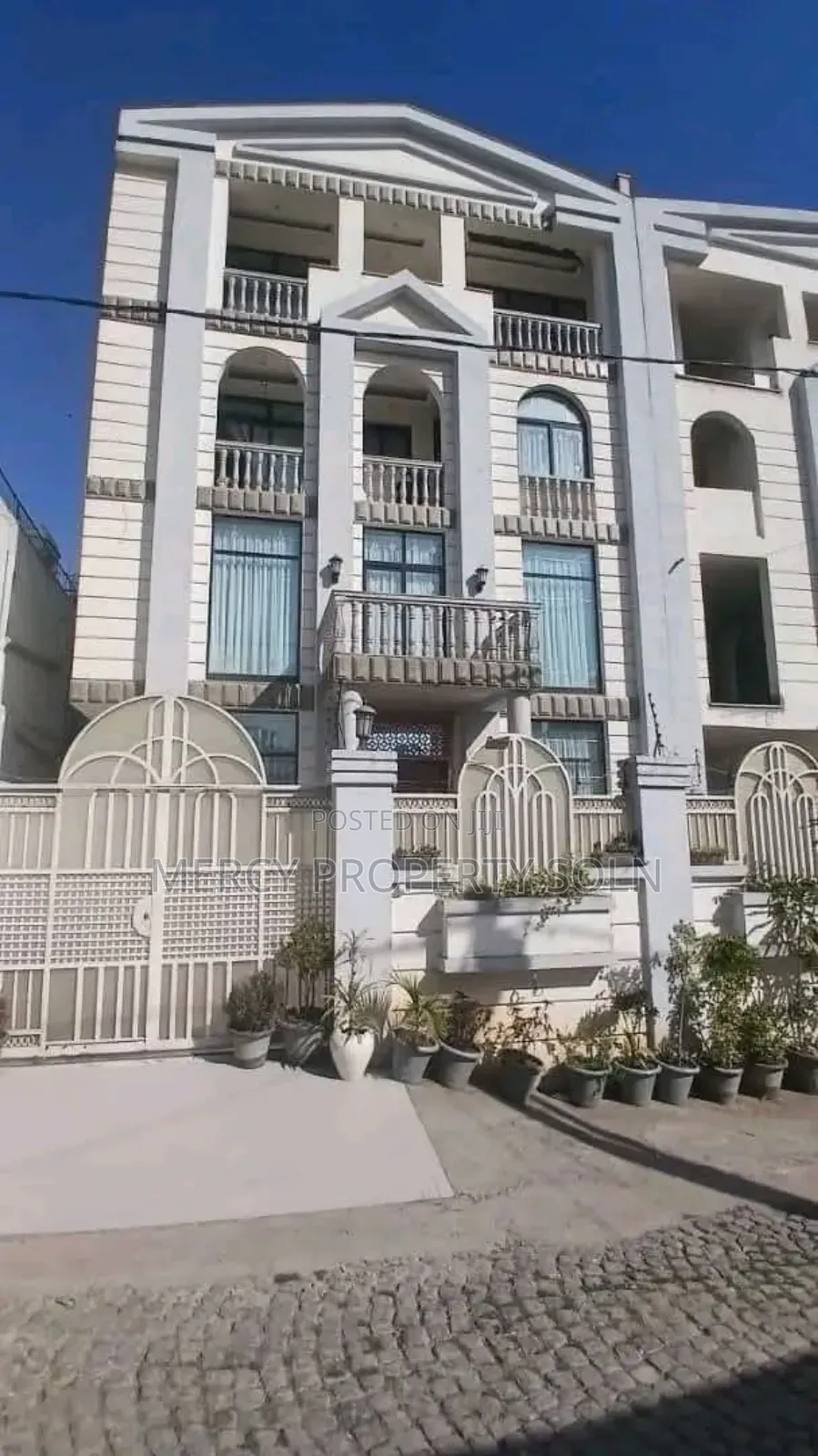 Furnished 7bdrm House in Bole for sale