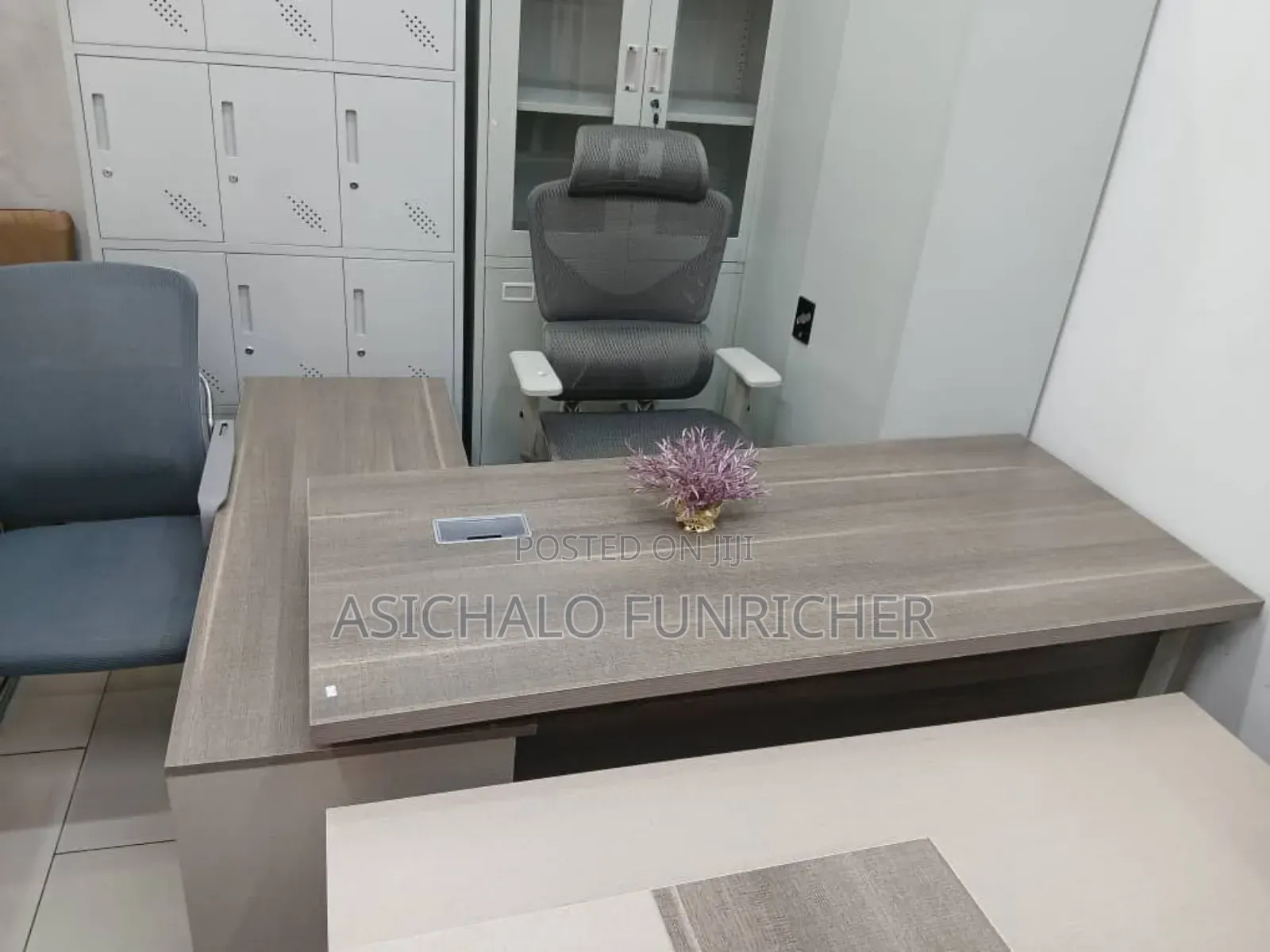 Gray by Gray Manegerl Table