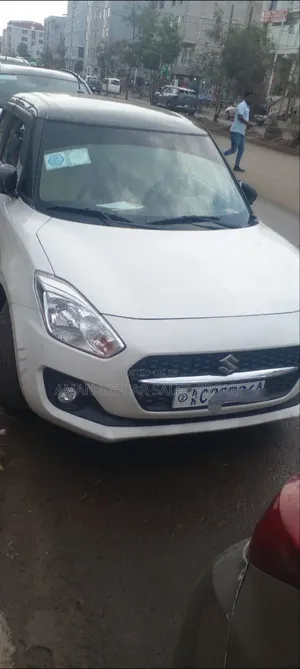 Suzuki Swift 2022 White