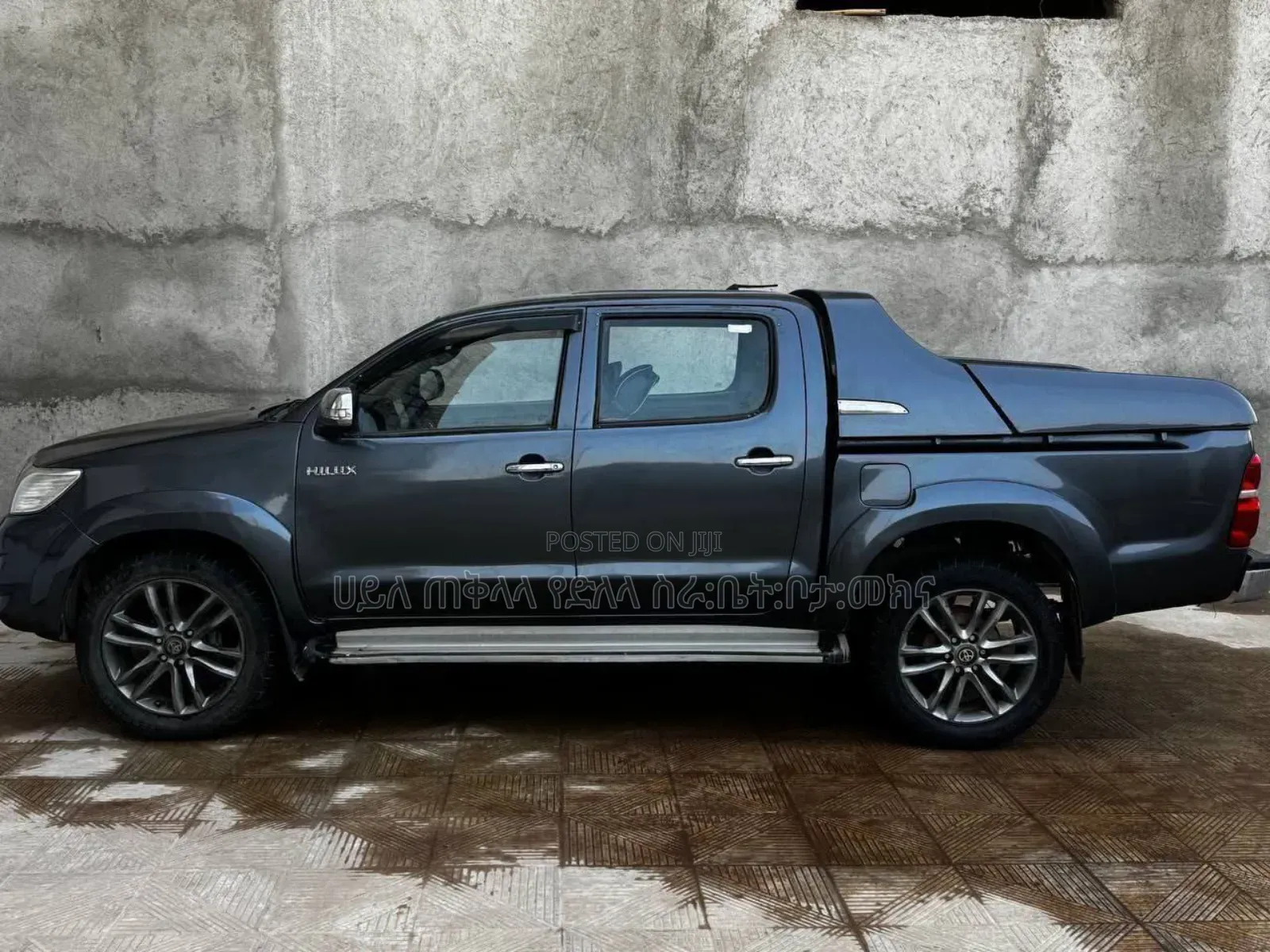 Toyota Hilux 2012 Gray