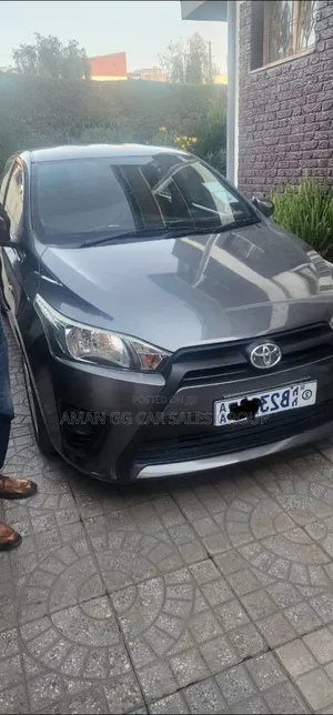 Toyota Yaris 2016 Gray