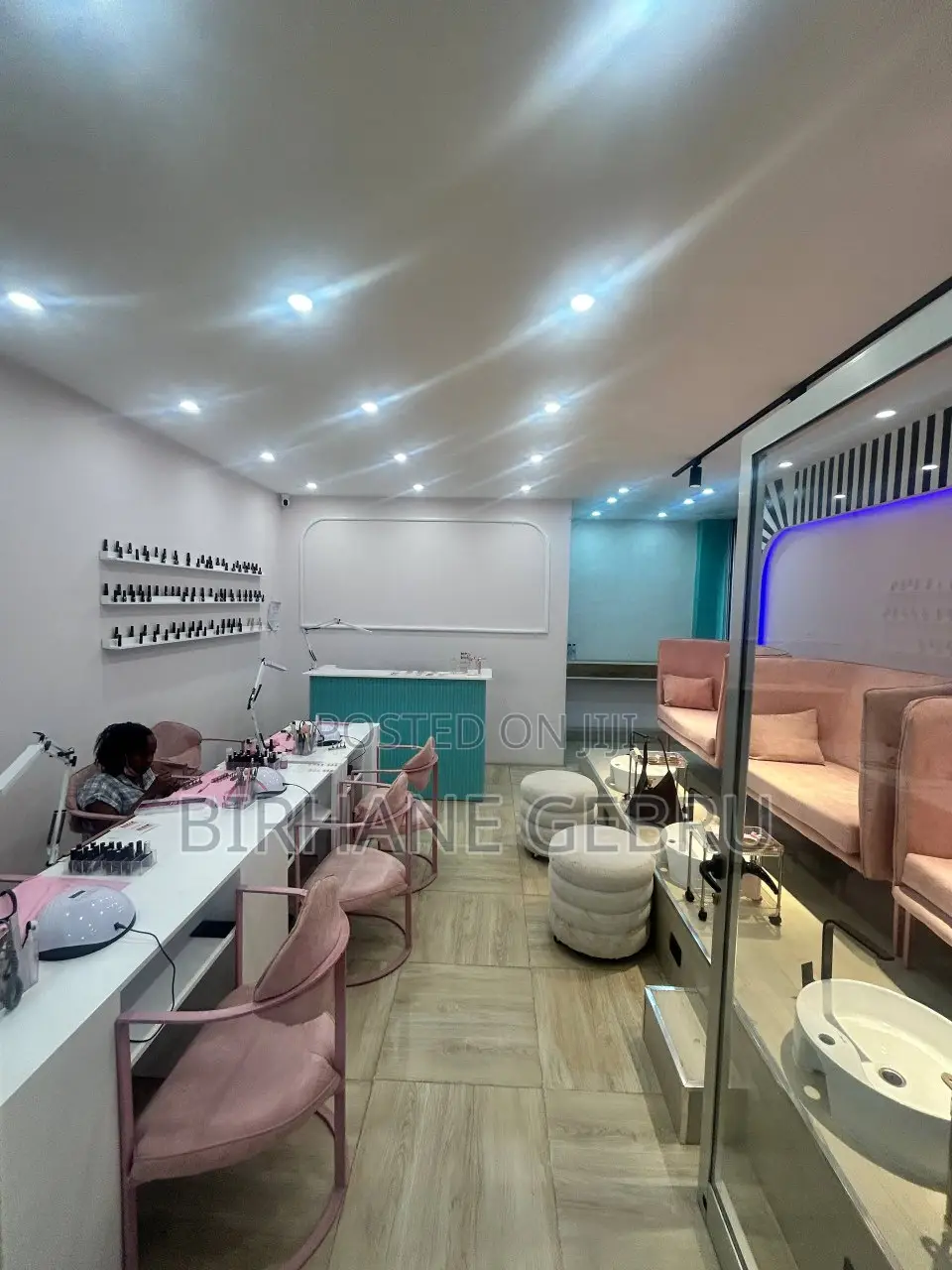 Nail Salun for Rent