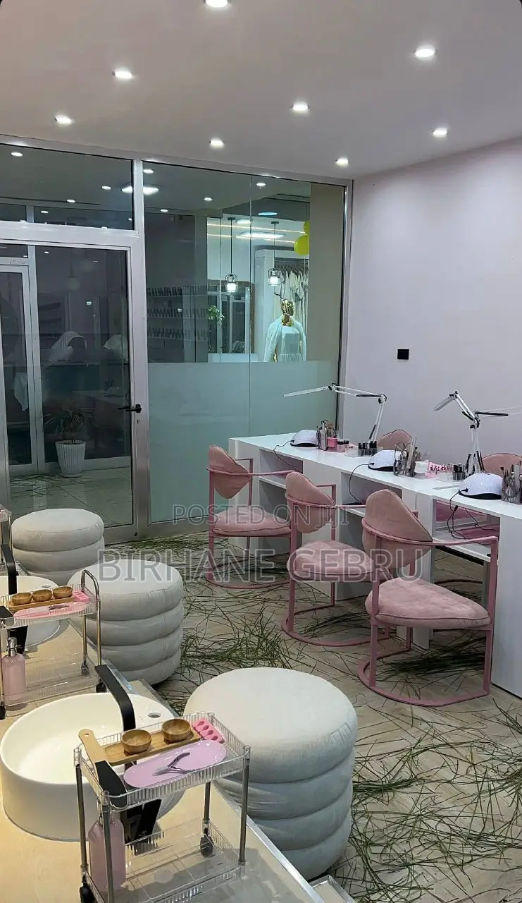 Nail Salun for Rent