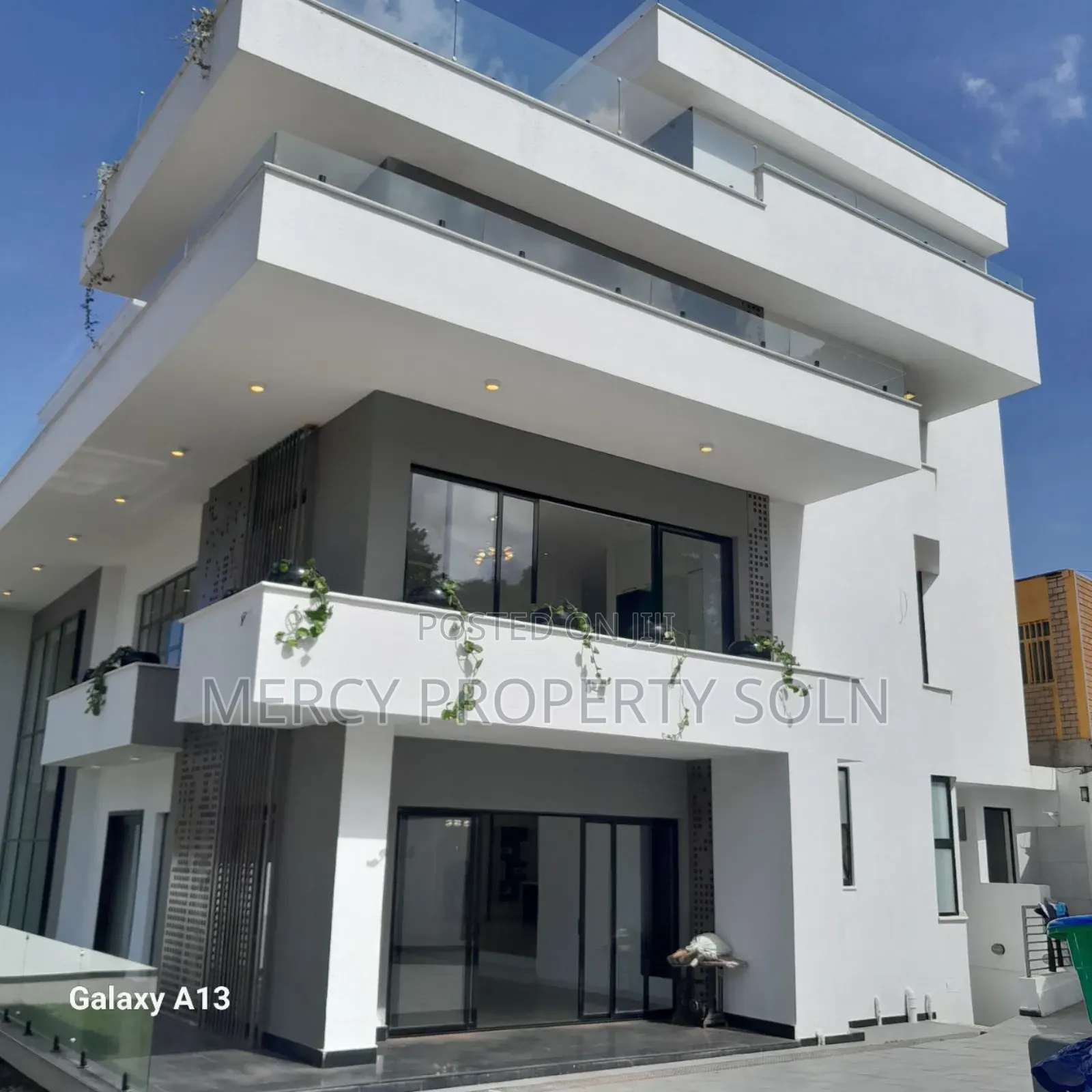 Furnished 9bdrm House in Bole for sale