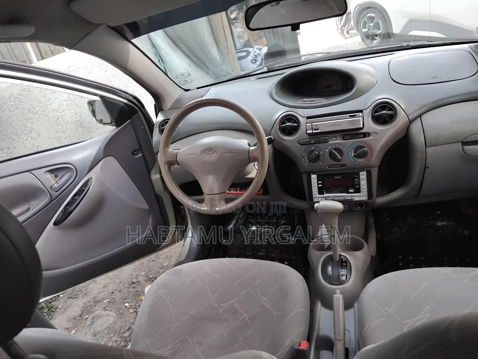 Toyota Platz 2001 Gold