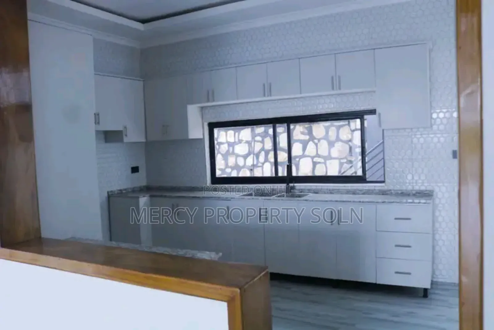 Furnished 8bdrm House in Bole for sale