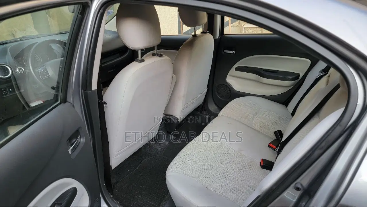 Mitsubishi Attrage 2021 Gray