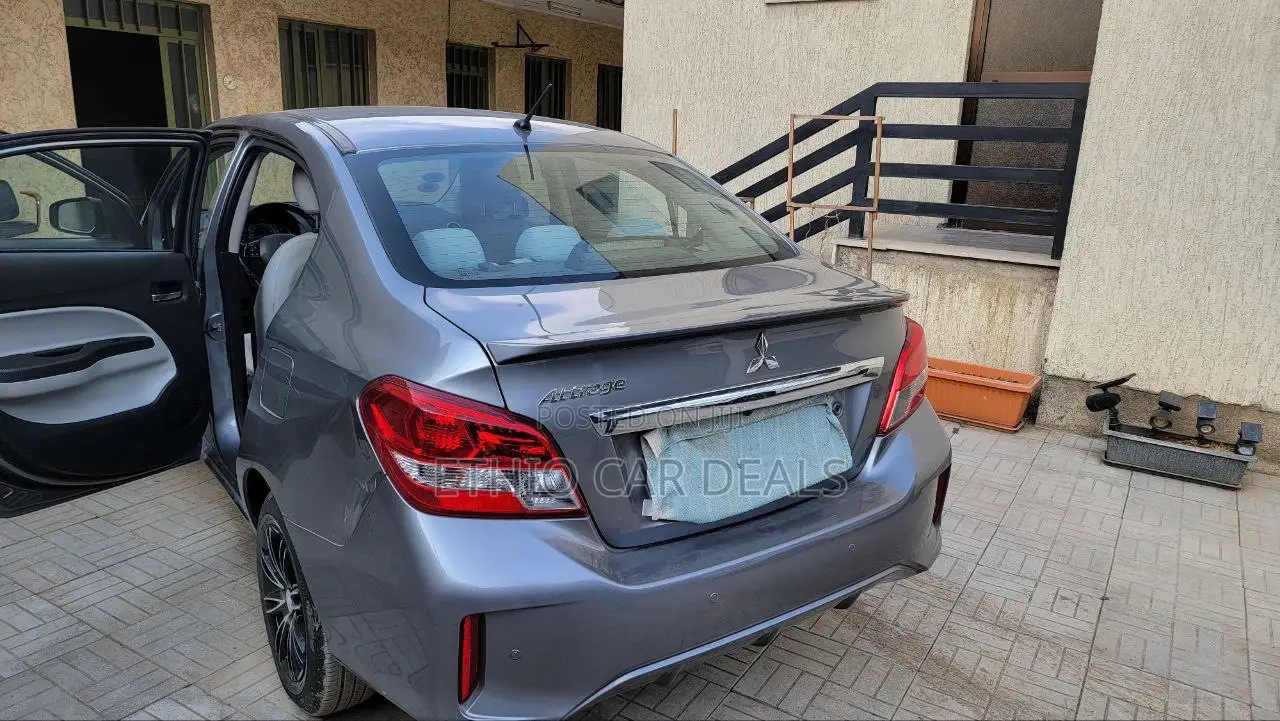 Mitsubishi Attrage 2021 Gray