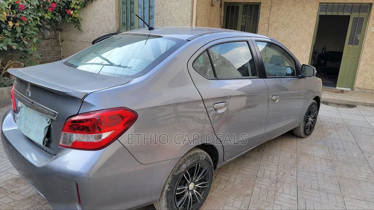 Mitsubishi Attrage 2021 Gray