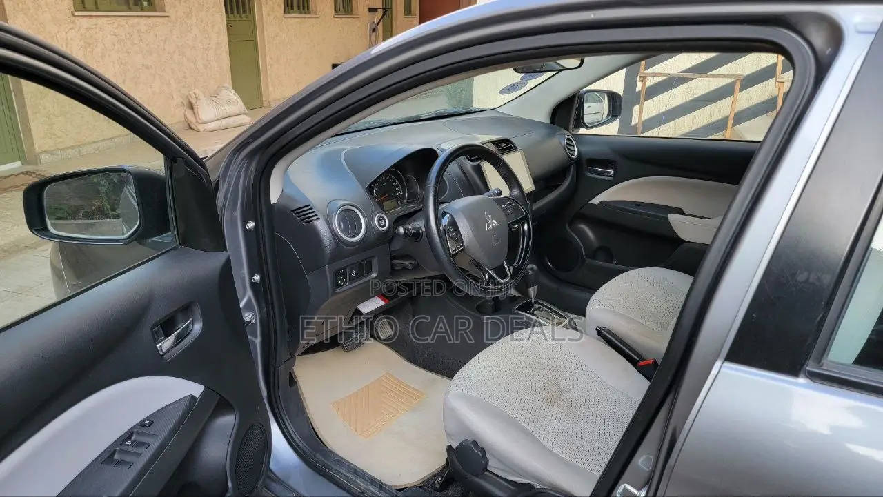 Mitsubishi Attrage 2021 Gray