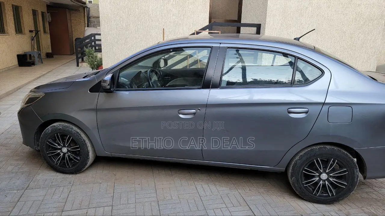 Mitsubishi Attrage 2021 Gray