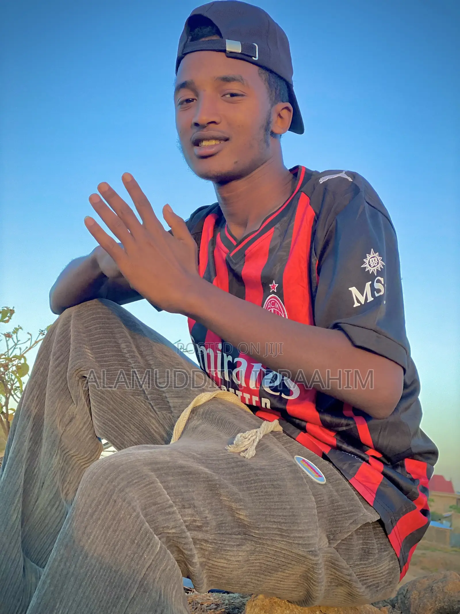 በኦንላይን የሽያጭ ስራ ፈጣን እና ንቁ ሻጭ