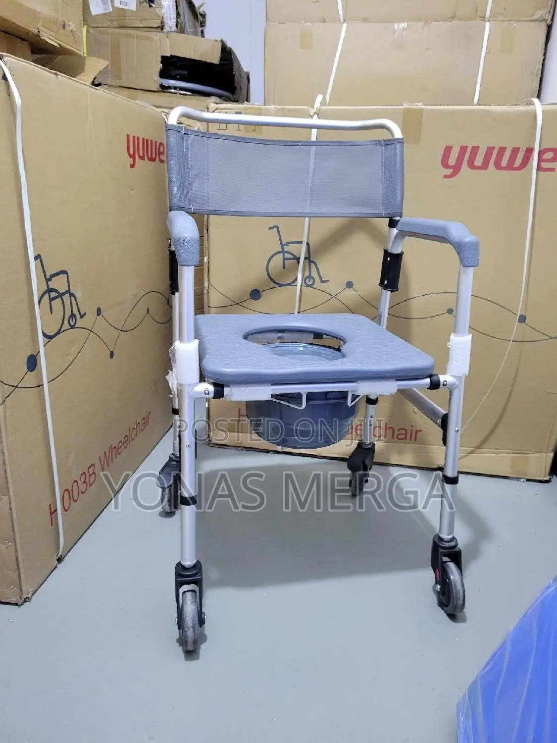 Toilet Chair朽脊versatile 3-in-1 Design: Functions背面dependable Support