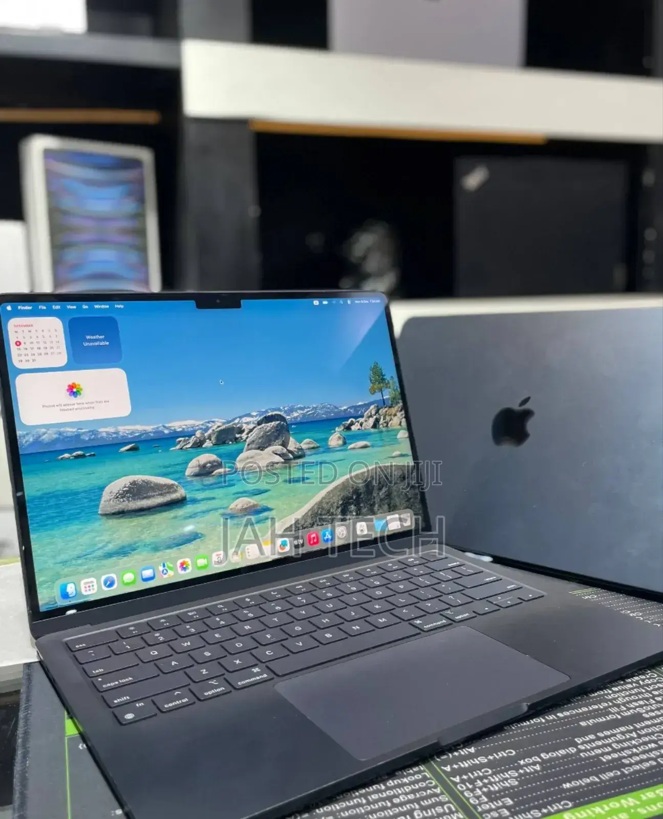 New Laptop Apple MacBook Air 2024 M3 13-Inch 8GB Apple M3 SSD 256GB