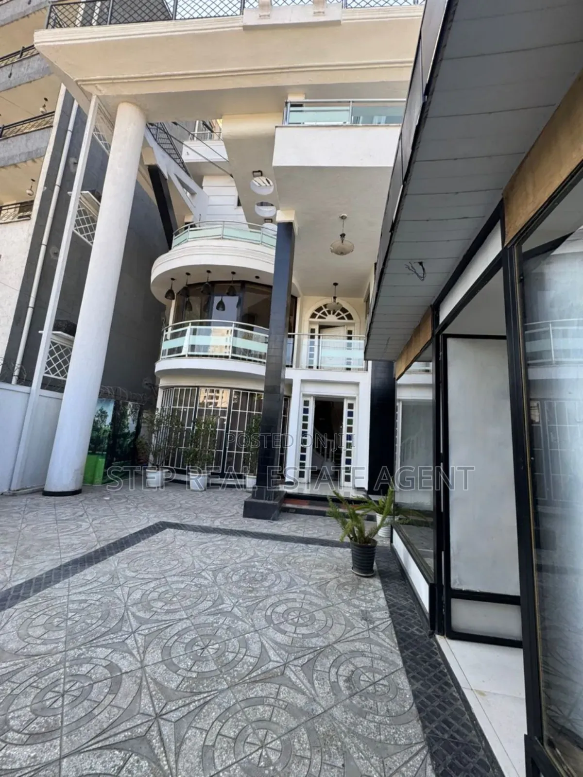 Furnished 13bdrm House in Bole for rent