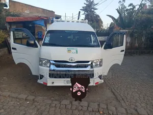 Toyota HiAce 2016 White