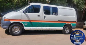 Toyota HiAce 2003 White