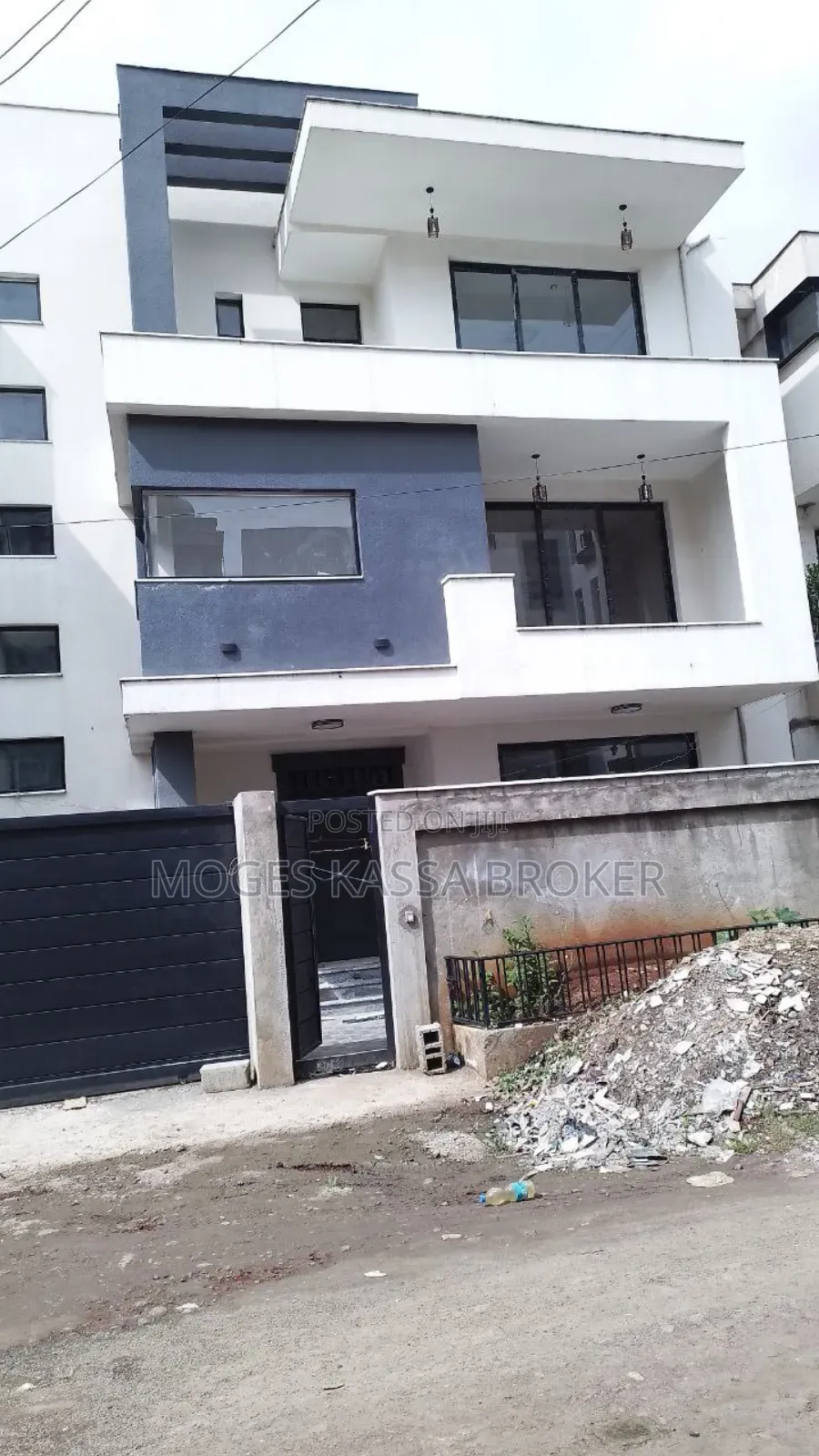 8bdrm House in መኖርያ ቤት, Yeka for sale