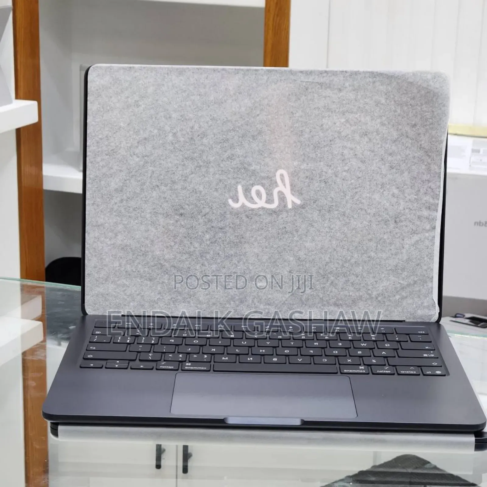 New Laptop Apple MacBook Air 2024 M3 13-Inch 16GB Apple M4 SSD 256GB