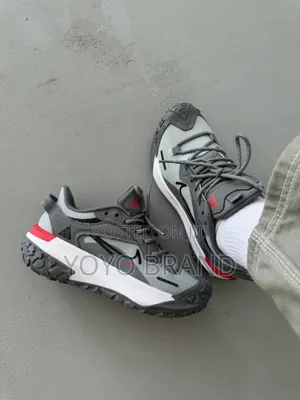 Nike Sneaker Acg Mountain Fly Low Gray Fashion Sneaker