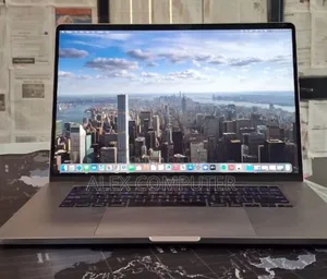 New Laptop Apple MacBook Pro 2019 32GB Intel Core I7 SSD 512GB