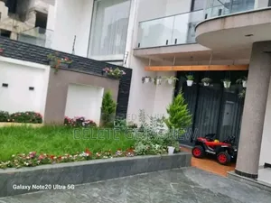 8bdrm House in Bole Bulbula, B+G+3 for sale